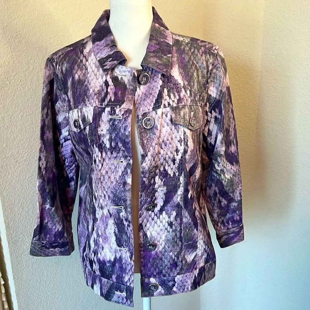 Chico's Women's Snakeskin Patterned Button Front Jacket ~ Size 1